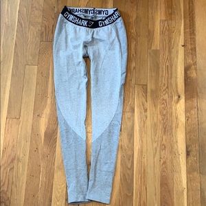 Gym shark leggings